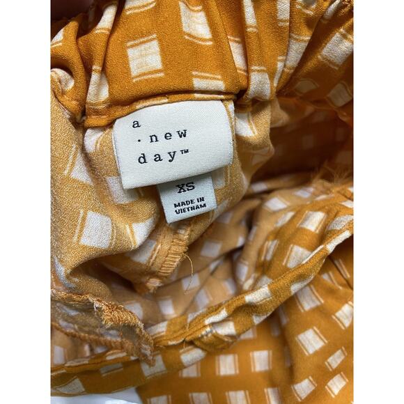 5/$35         A New Day Womens Shorts Sz XS Mustard Gold Mid Rise Squares - Picture 6 of 8